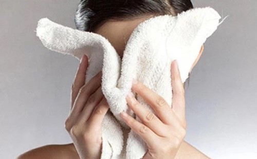 5 lý do không nên dùng khăn rửa mặt